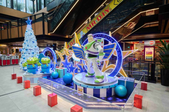 Disney-Themed Decorations, Projection Shows & Merch at 16 CapitaLand Malls from Nov. 11, 2022