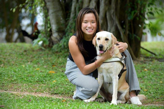 Internet Divided Over Paralympic Swimmer’s Video of Dispute with Restaurant Staff About Guide Dog