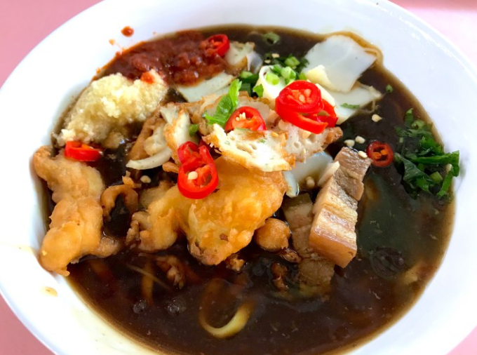 Expat in Singapore Rescues Baby Bat, Houses it in a Ma Bo Lor Mee Container