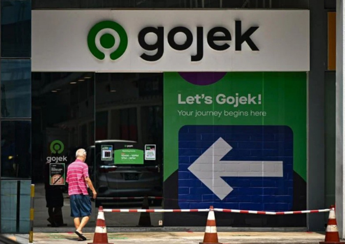 ““Passengers Shouldn’t Be Ignored: Frustrations Over Gojek’s S$3 Waiting Fee”  “