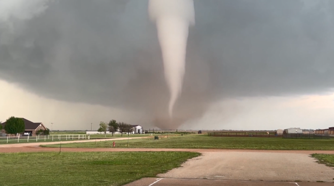 Stunning Waterspout “Tornado” Spotted in Tuas Captivates Singaporeans