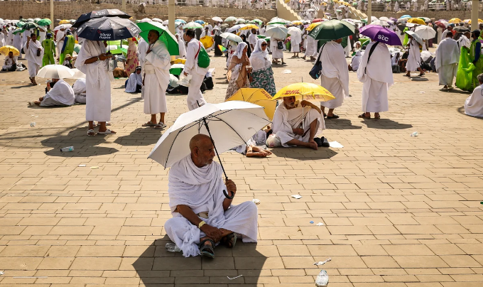 “””Singaporean Pilgrims in Mecca Advised to Avoid Daytime Heat to Prevent Heatstroke: MUIS””  “