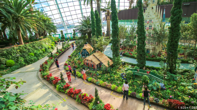 New York-Inspired Christmas Train Show at Gardens by the Bay